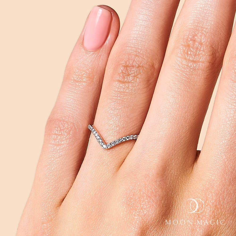 Diamond ring - bonding arc - diamond ring